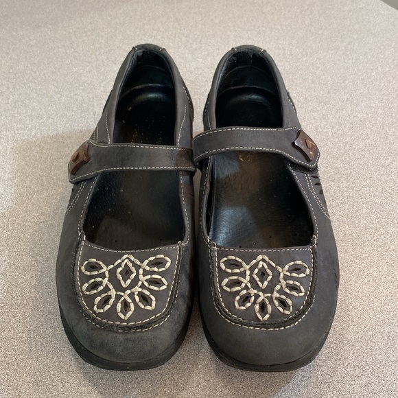 Skechers - shape up Mary Jane shoes. Size 6.5 m - Picture 2 of 11